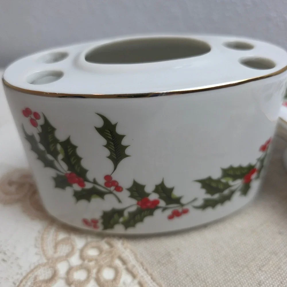 Vintage Christmas Holly Berry Ceramic Toothbrush Holder & Soap Dish Gold Trim
